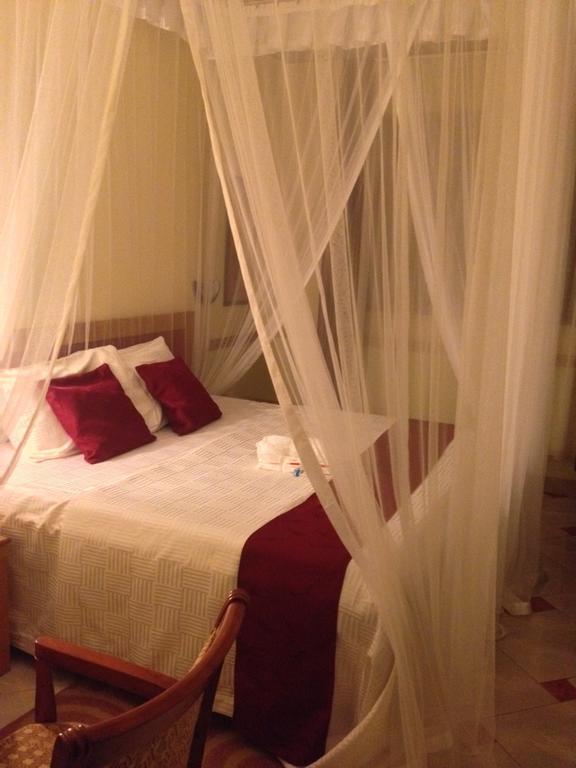 J Residence Motel Entebbe Rom bilde