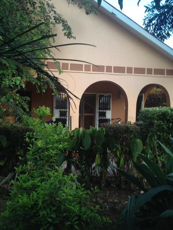 J Residence Motel Entebbe Eksteriør bilde
