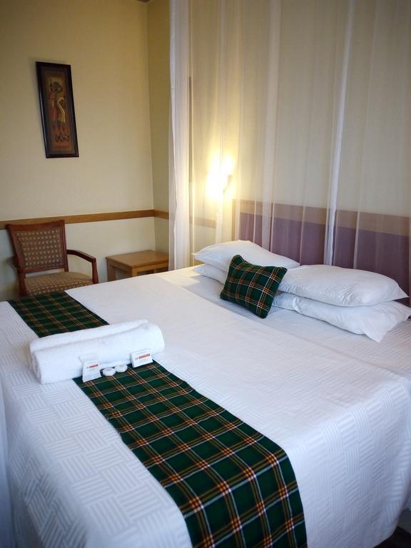 J Residence Motel Entebbe Eksteriør bilde