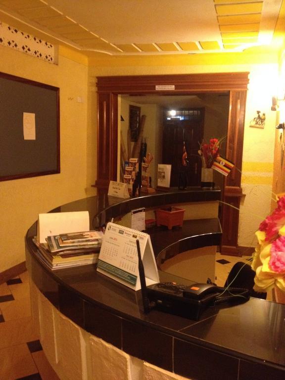 J Residence Motel Entebbe Eksteriør bilde