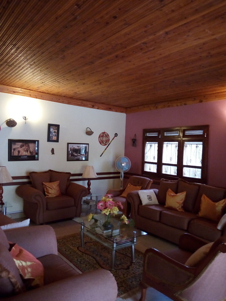 J Residence Motel Entebbe Eksteriør bilde