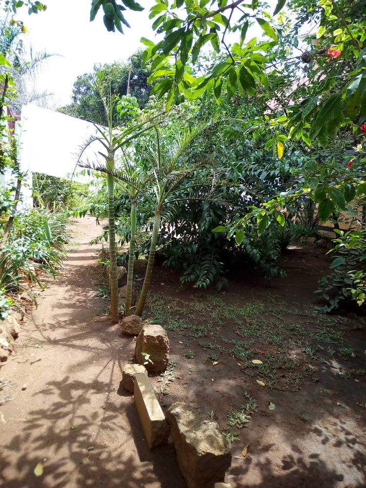 J Residence Motel Entebbe Eksteriør bilde
