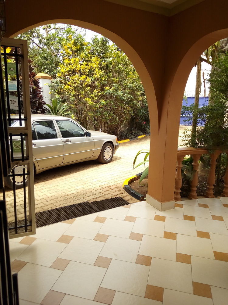 J Residence Motel Entebbe Eksteriør bilde